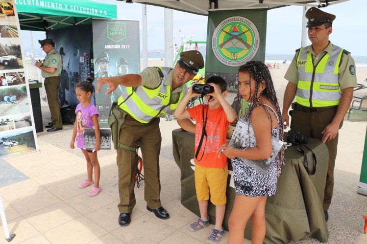 CON FERIA PREVENTIVA CARABINEROS E INTENDENCIA LLAMARON A LA PREVENCIÓN Y AL AUTOCUIDADO