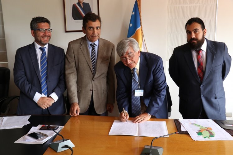 CONAF FIRMA PRIMER CONTRATO EN DERECHO REAL DE CONSERVACIÓN CON PRIVADO CONAF FIRMA PRIMER CONTRATO EN DERECHO REAL DE CONSERVACIÓN CON PRIVADO