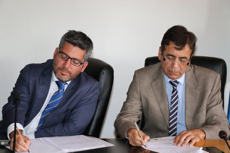 CONAF FIRMA PRIMER CONTRATO EN DERECHO REAL DE CONSERVACIÓN CON PRIVADO CONAF FIRMA PRIMER CONTRATO EN DERECHO REAL DE CONSERVACIÓN CON PRIVADO
