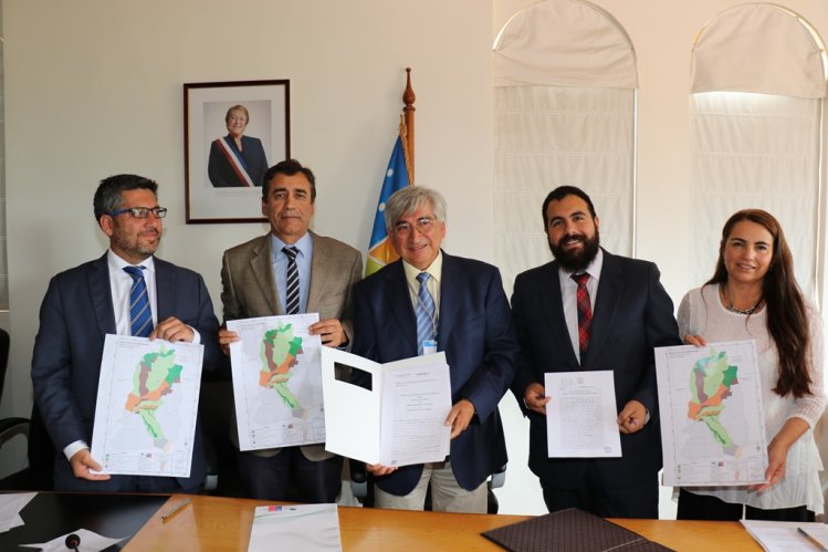 CONAF FIRMA PRIMER CONTRATO EN DERECHO REAL DE CONSERVACIÓN CON PRIVADO CONAF FIRMA PRIMER CONTRATO EN DERECHO REAL DE CONSERVACIÓN CON PRIVADO
