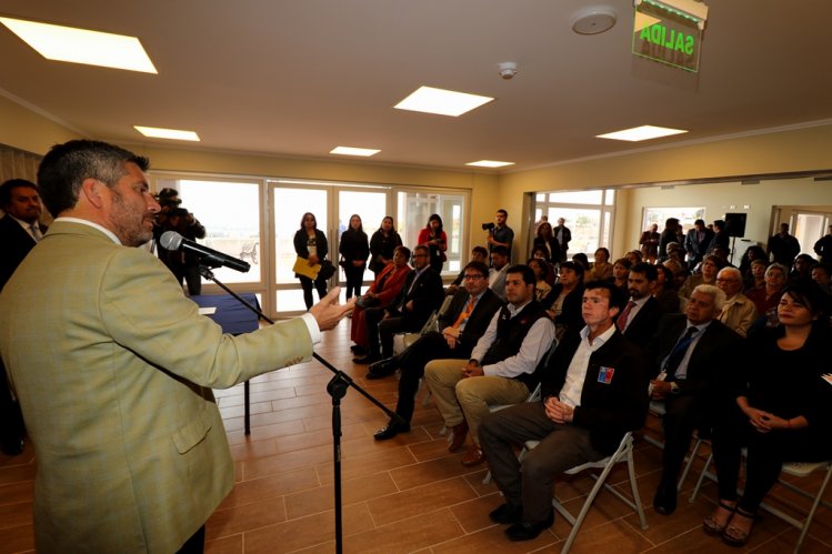 AUTORIDADES FIRMAN ACTA DE TRASPASO DEL ESTABLECIMIENTO DE LARGA ESTADÍA DE LA SERENA