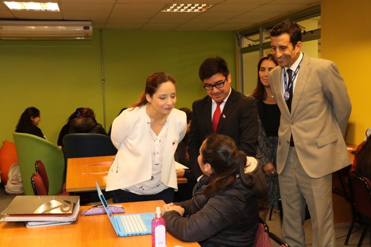 GOBIERNO ANUNCIA LEY QUE AMPLÍA LA GRATUIDAD AL 70% DE ESTUDIANTES MÁS VULNERABLES DE INSTITUTOS PROFESIONALES Y CENTROS DE FORMACIÓN TÉCNICA GOBIERNO ANUNCIA LEY QUE AMPLÍA LA GRATUIDAD AL 70% DE ESTUDIANTES MÁS VULNERABLES DE INSTITUTOS PROFESIONALES Y CENTROS DE FORMACIÓN TÉCNICA
