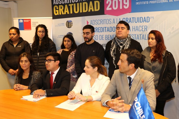 GOBIERNO ANUNCIA LEY QUE AMPLÍA LA GRATUIDAD AL 70% DE ESTUDIANTES MÁS VULNERABLES DE INSTITUTOS PROFESIONALES Y CENTROS DE FORMACIÓN TÉCNICA GOBIERNO ANUNCIA LEY QUE AMPLÍA LA GRATUIDAD AL 70% DE ESTUDIANTES MÁS VULNERABLES DE INSTITUTOS PROFESIONALES Y CENTROS DE FORMACIÓN TÉCNICA