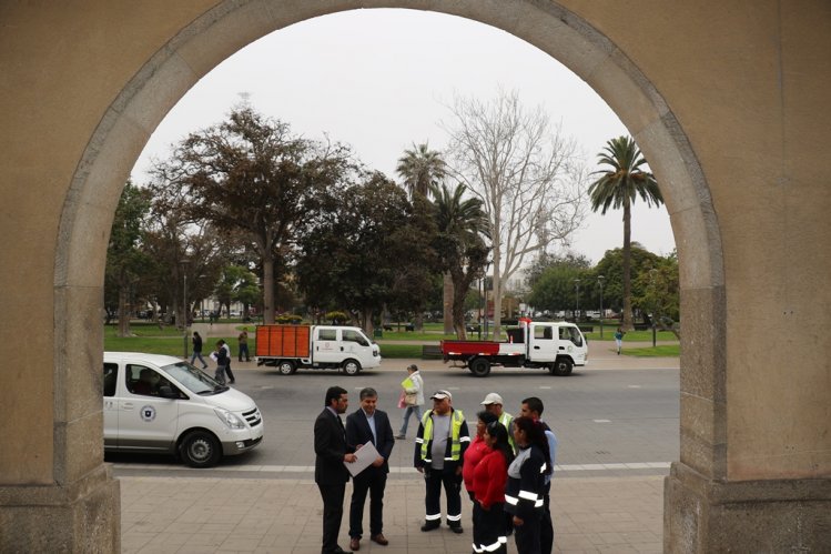 GOBIERNO ENTREGA IMPORTANTE APORTE A TRABAJADORES DEL SERVICIO DE RECOLECCIÓN DE BASURA