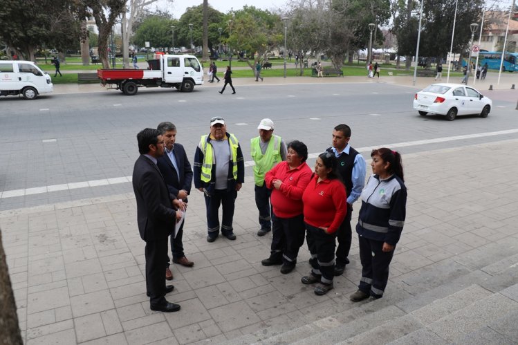 GOBIERNO ENTREGA IMPORTANTE APORTE A TRABAJADORES DEL SERVICIO DE RECOLECCIÓN DE BASURA