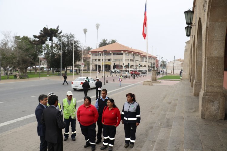 GOBIERNO ENTREGA IMPORTANTE APORTE A TRABAJADORES DEL SERVICIO DE RECOLECCIÓN DE BASURA