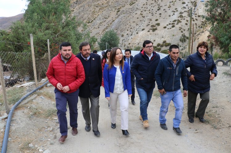 VECINOS DEL SECTOR RURAL DE MONTE PATRIA PLANTEAN SUS NECESIDADES EN MATERIA DE AGUA POTABLE