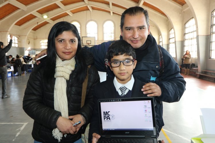 GOBIERNO INICIÓ ENTREGA DE COMPUTADORES A ESTUDIANTES DE EDUCACIÓN PÚBLICA Y PARTICULAR SUBVENCIONADA