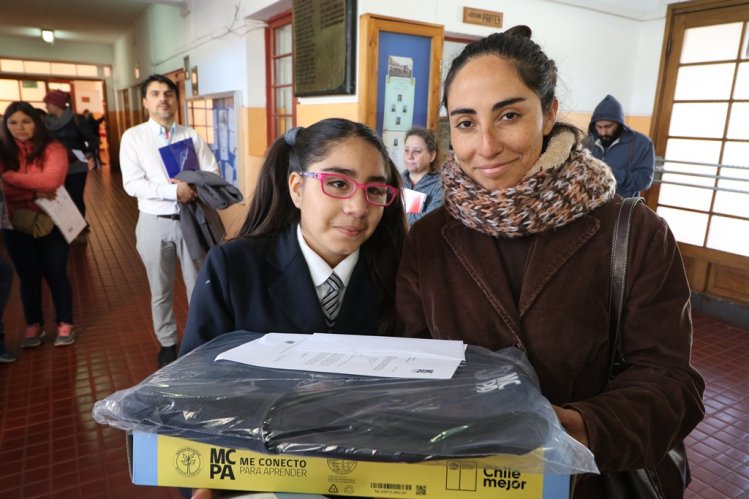 GOBIERNO INICIÓ ENTREGA DE COMPUTADORES A ESTUDIANTES DE EDUCACIÓN PÚBLICA Y PARTICULAR SUBVENCIONADA