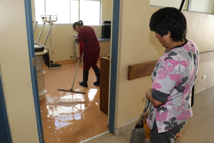 INTENDENTA GESTIONARÁ RECURSOS PARA REPONER DAÑOS EN CESFAM PEDRO AGUIRRE CERDA TRAS PRECIPITACIONES INTENDENTA GESTIONARÁ RECURSOS PARA REPONER DAÑOS EN CESFAM PEDRO AGUIRRE CERDA TRAS PRECIPITACIONES