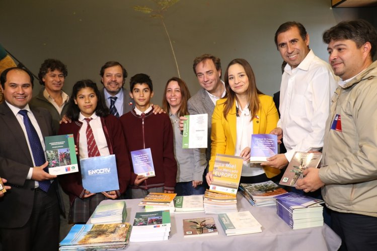 GOBIERNO Y ESTUDIANTES DE COMBARBALÁ CONCIENTIZAN ACERCA DEL CUIDADO DEL MEDIO AMBIENTE