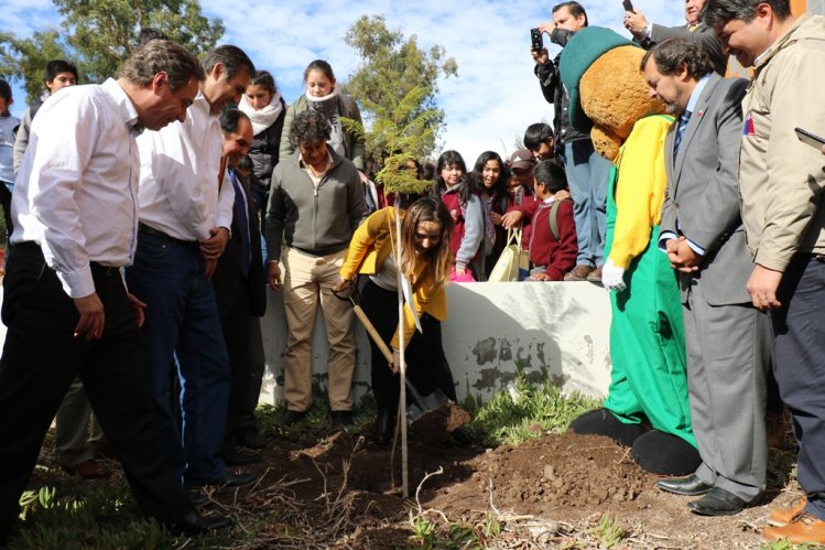 GOBIERNO Y ESTUDIANTES DE COMBARBALÁ CONCIENTIZAN ACERCA DEL CUIDADO DEL MEDIO AMBIENTE