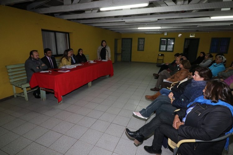 GOBIERNO SE REÚNE CON LOCALIDADES RURALES DE LA COMUNA DE LA SERENA GOBIERNO SE REÚNE CON LOCALIDADES RURALES DE LA COMUNA DE LA SERENA