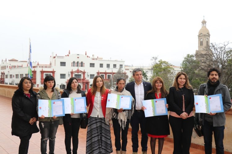 CUATRO FAMILIAS DE LA REGIÓN CUMPLEN EL SUEÑO DE LA CASA PROPIA GRACIAS A CONVENIO ENTRE LOS MINISTERIOS DE VIVIENDA Y JUSTICIA CUATRO FAMILIAS DE LA REGIÓN CUMPLEN EL SUEÑO DE LA CASA PROPIA GRACIAS A CONVENIO ENTRE LOS MINISTERIOS DE VIVIENDA Y JUSTICIA