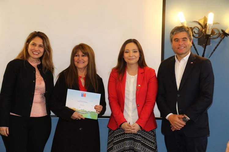 CUATRO FAMILIAS DE LA REGIÓN CUMPLEN EL SUEÑO DE LA CASA PROPIA GRACIAS A CONVENIO ENTRE LOS MINISTERIOS DE VIVIENDA Y JUSTICIA CUATRO FAMILIAS DE LA REGIÓN CUMPLEN EL SUEÑO DE LA CASA PROPIA GRACIAS A CONVENIO ENTRE LOS MINISTERIOS DE VIVIENDA Y JUSTICIA