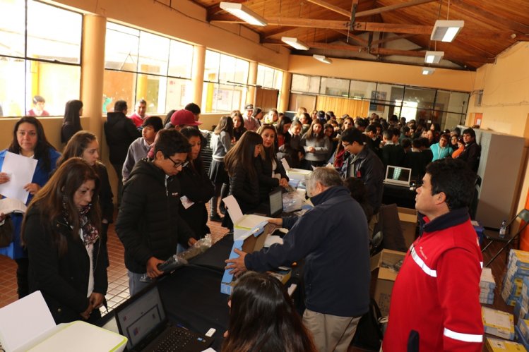 FORTALECEN APRENDIZAJES DE ESTUDIANTES DE SALAMANCA ENTREGANDO COMPUTADORES CON RECURSOS EDUCATIVOS