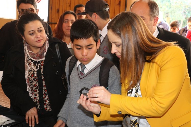 FORTALECEN APRENDIZAJES DE ESTUDIANTES DE SALAMANCA ENTREGANDO COMPUTADORES CON RECURSOS EDUCATIVOS