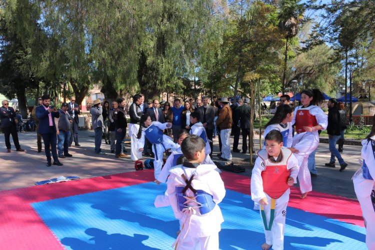 INAUGURAN NUEVA IMAGEN PARA LA PLAZA DE ARMAS EN COMBARBALÁ