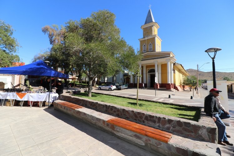 INAUGURAN NUEVA IMAGEN PARA LA PLAZA DE ARMAS EN COMBARBALÁ