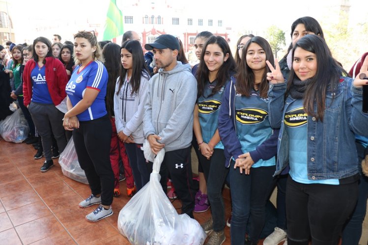 GOBIERNO ENTREGA IMPLEMENTACIÓN DEPORTIVA A CLUBES REGIONALES DE FÚTBOL FEMENINO GOBIERNO ENTREGA IMPLEMENTACIÓN DEPORTIVA A CLUBES REGIONALES DE FÚTBOL FEMENINO