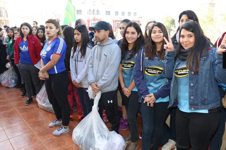 GOBIERNO ENTREGA IMPLEMENTACIÓN DEPORTIVA A CLUBES REGIONALES DE FÚTBOL FEMENINO