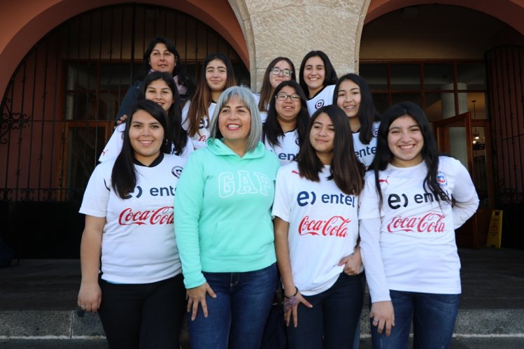 GOBIERNO ENTREGA IMPLEMENTACIÓN DEPORTIVA A CLUBES REGIONALES DE FÚTBOL FEMENINO