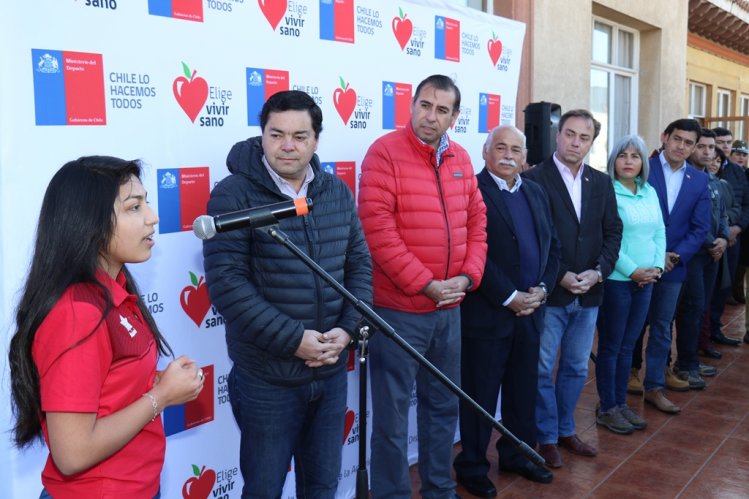 GOBIERNO ENTREGA IMPLEMENTACIÓN DEPORTIVA A CLUBES REGIONALES DE FÚTBOL FEMENINO GOBIERNO ENTREGA IMPLEMENTACIÓN DEPORTIVA A CLUBES REGIONALES DE FÚTBOL FEMENINO