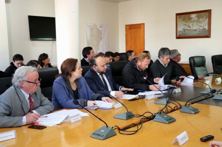 GOBIERNO APRUEBA PROYECTOS ENERGÉTICOS FOTOVOLTAICOS POR 23 MILLONES DE DÓLARES GOBIERNO APRUEBA PROYECTOS ENERGÉTICOS FOTOVOLTAICOS POR 23 MILLONES DE DÓLARES