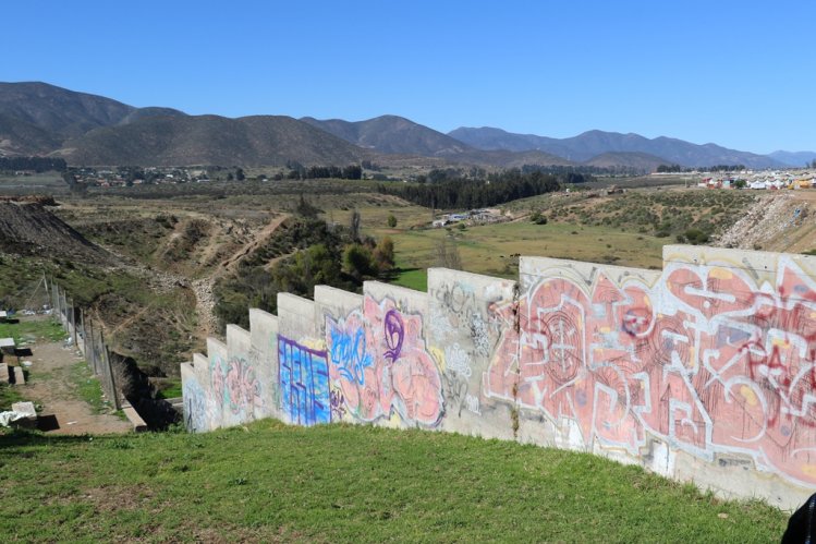 INTENDENTA Y ALCALDE DE LA SERENA SE REÚNEN CON VECINOS PARA MEJORAR ENTORNO Y SEGURIDAD EN SECTOR EL MILAGRO INTENDENTA Y ALCALDE DE LA SERENA SE REÚNEN CON VECINOS PARA MEJORAR ENTORNO Y SEGURIDAD EN SECTOR EL MILAGRO