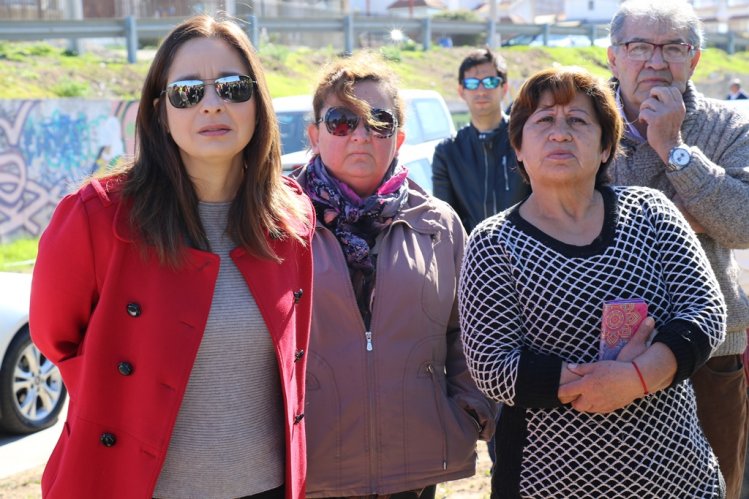 INTENDENTA Y ALCALDE DE LA SERENA SE REÚNEN CON VECINOS PARA MEJORAR ENTORNO Y SEGURIDAD EN SECTOR EL MILAGRO INTENDENTA Y ALCALDE DE LA SERENA SE REÚNEN CON VECINOS PARA MEJORAR ENTORNO Y SEGURIDAD EN SECTOR EL MILAGRO