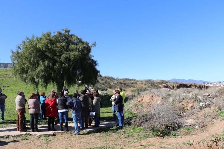 INTENDENTA Y ALCALDE DE LA SERENA SE REÚNEN CON VECINOS PARA MEJORAR ENTORNO Y SEGURIDAD EN SECTOR EL MILAGRO INTENDENTA Y ALCALDE DE LA SERENA SE REÚNEN CON VECINOS PARA MEJORAR ENTORNO Y SEGURIDAD EN SECTOR EL MILAGRO