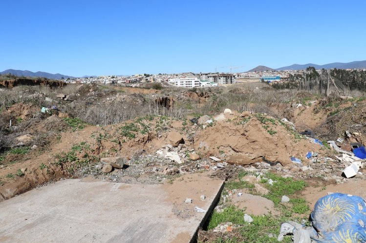 INTENDENTA Y ALCALDE DE LA SERENA SE REÚNEN CON VECINOS PARA MEJORAR ENTORNO Y SEGURIDAD EN SECTOR EL MILAGRO INTENDENTA Y ALCALDE DE LA SERENA SE REÚNEN CON VECINOS PARA MEJORAR ENTORNO Y SEGURIDAD EN SECTOR EL MILAGRO