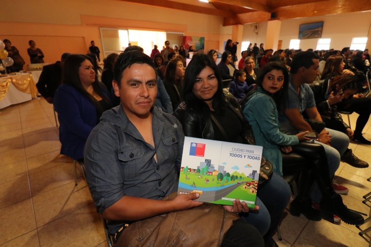 SE CONCRETA EL SUEÑO DE LA VIVIENDA PROPIA EN UNO DE LOS COMITÉS MÁS GRANDE DE TONGOY SE CONCRETA EL SUEÑO DE LA VIVIENDA PROPIA EN UNO DE LOS COMITÉS MÁS GRANDE DE TONGOY