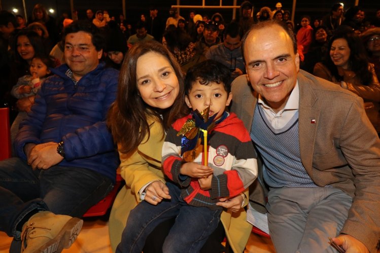 GOBIERNO ENTREGÓ LAS LLAVES DE SUS NUEVAS VIVIENDAS A MÁS DE 140 FAMILIAS DE LA SERENA GOBIERNO ENTREGÓ LAS LLAVES DE SUS NUEVAS VIVIENDAS A MÁS DE 140 FAMILIAS DE LA SERENA