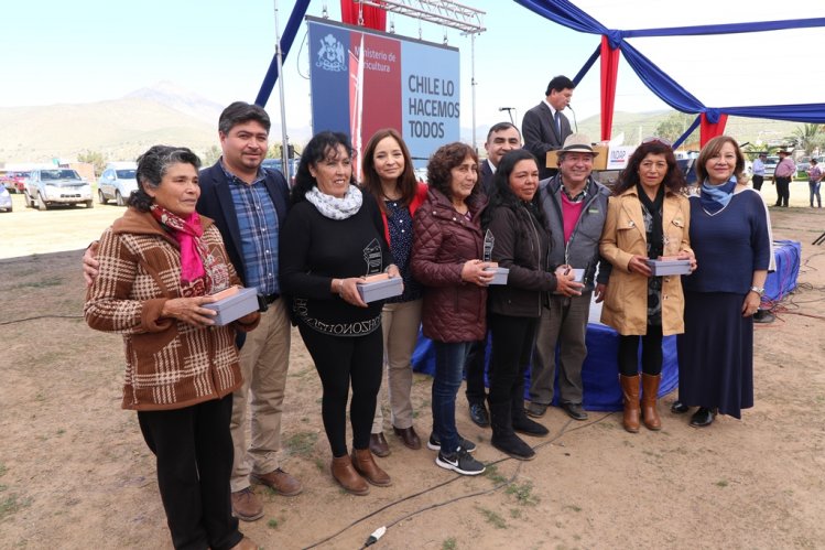 GOBIERNO Y DIRIGENTES CAMPESINOS COINCIDEN EN AVANZAR EN UNA POLÍTICA NACIONAL DE DESARROLLO RURAL GOBIERNO Y DIRIGENTES CAMPESINOS COINCIDEN EN AVANZAR EN UNA POLÍTICA NACIONAL DE DESARROLLO RURAL