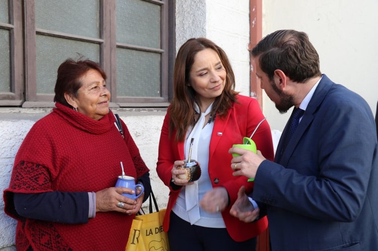 ADULTOS MAYORES COMPARTEN MATEADA PARA INFORMARSE ACERCA DEL SISTEMA PREVISIONAL