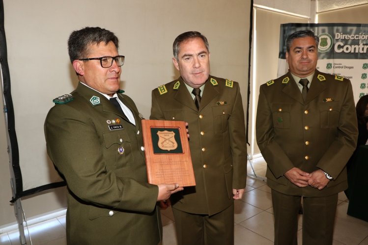 GOBIERNO Y CARABINEROS INCLUYEN LA EXPERIENCIA INTERNACIONAL EN EL COMBATE A LAS DROGAS