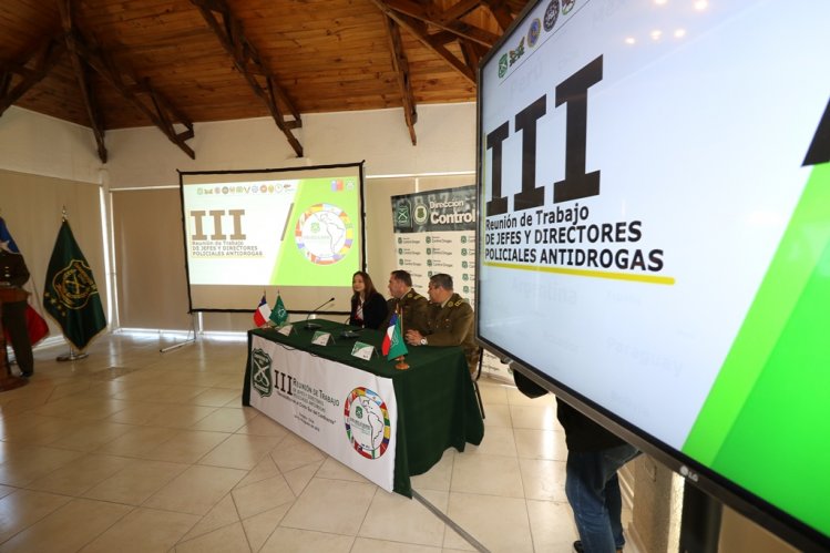 GOBIERNO Y CARABINEROS INCLUYEN LA EXPERIENCIA INTERNACIONAL EN EL COMBATE A LAS DROGAS
