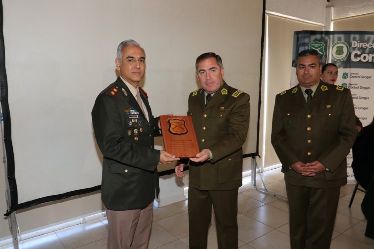 GOBIERNO Y CARABINEROS INCLUYEN LA EXPERIENCIA INTERNACIONAL EN EL COMBATE A LAS DROGAS