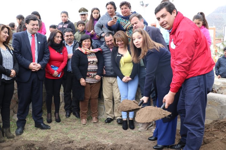 VECINOS DE LA HIGUERA CELEBRAN INICIO DE OBRAS PARA TENER SISTEMA DE ALCANTARILLADO