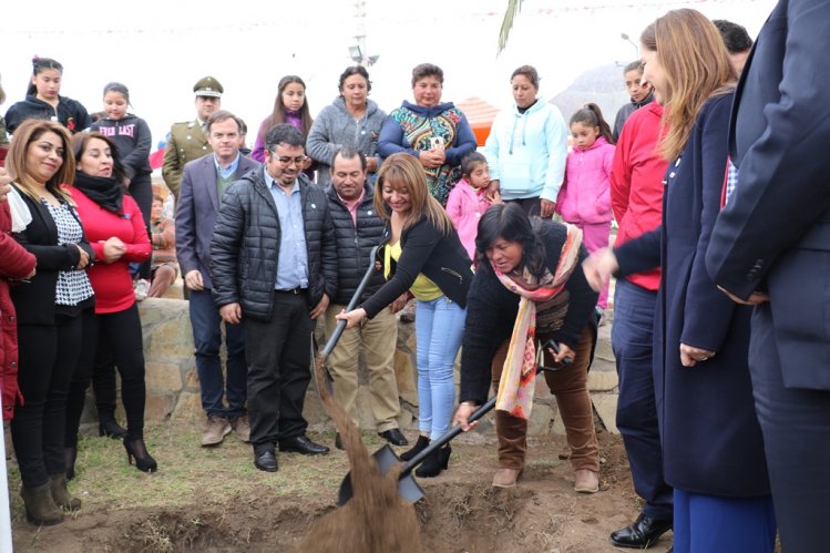 VECINOS DE LA HIGUERA CELEBRAN INICIO DE OBRAS PARA TENER SISTEMA DE ALCANTARILLADO