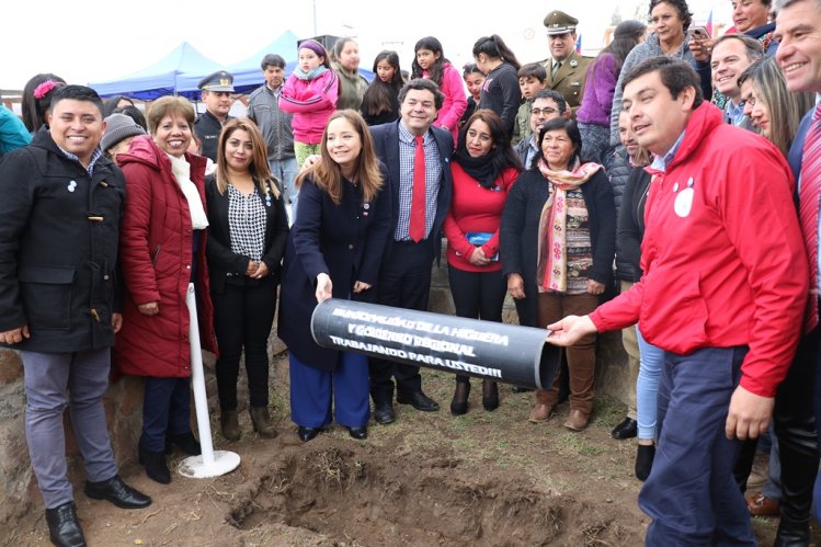 VECINOS DE LA HIGUERA CELEBRAN INICIO DE OBRAS PARA TENER SISTEMA DE ALCANTARILLADO