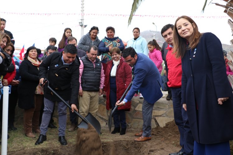 VECINOS DE LA HIGUERA CELEBRAN INICIO DE OBRAS PARA TENER SISTEMA DE ALCANTARILLADO