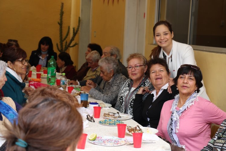 ADULTOS MAYORES DEL PROGRAMA VÍNCULOS COMPARTIERON EN JORNADA DIECIOCHERA