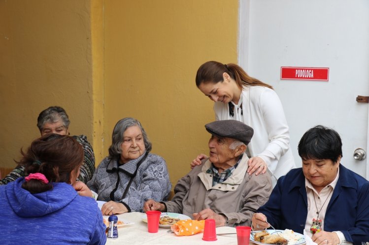 ADULTOS MAYORES DEL PROGRAMA VÍNCULOS COMPARTIERON EN JORNADA DIECIOCHERA