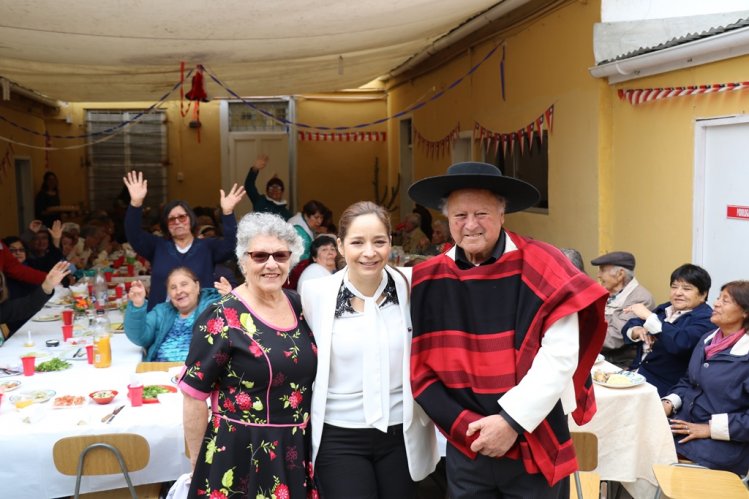 ADULTOS MAYORES DEL PROGRAMA VÍNCULOS COMPARTIERON EN JORNADA DIECIOCHERA