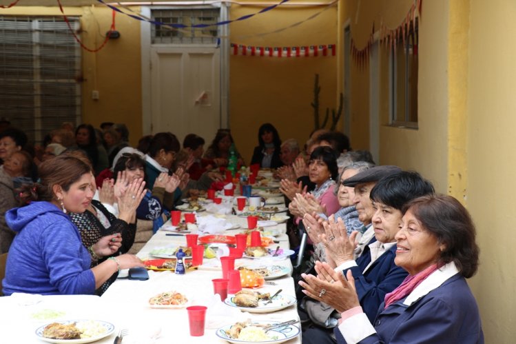 ADULTOS MAYORES DEL PROGRAMA VÍNCULOS COMPARTIERON EN JORNADA DIECIOCHERA