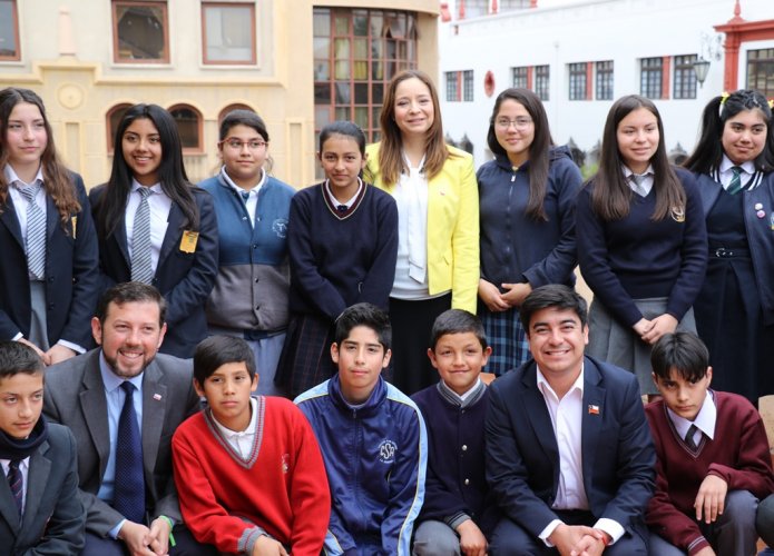 MÁS DE 9 MIL ALUMNOS DE LA REGIÓN RECIBEN BONO AL LOGRO ESCOLAR