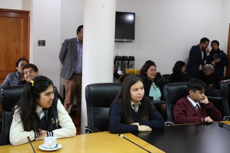 MÁS DE 9 MIL ALUMNOS DE LA REGIÓN RECIBEN BONO AL LOGRO ESCOLAR