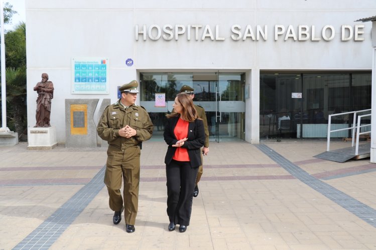 INTENDENTA LUCÍA PINTO VISITA A CARABINERO HERIDO EN OPERATIVO EN COQUIMBO E INFORMA QUE ESTÁ FUERA DE PELIGRO